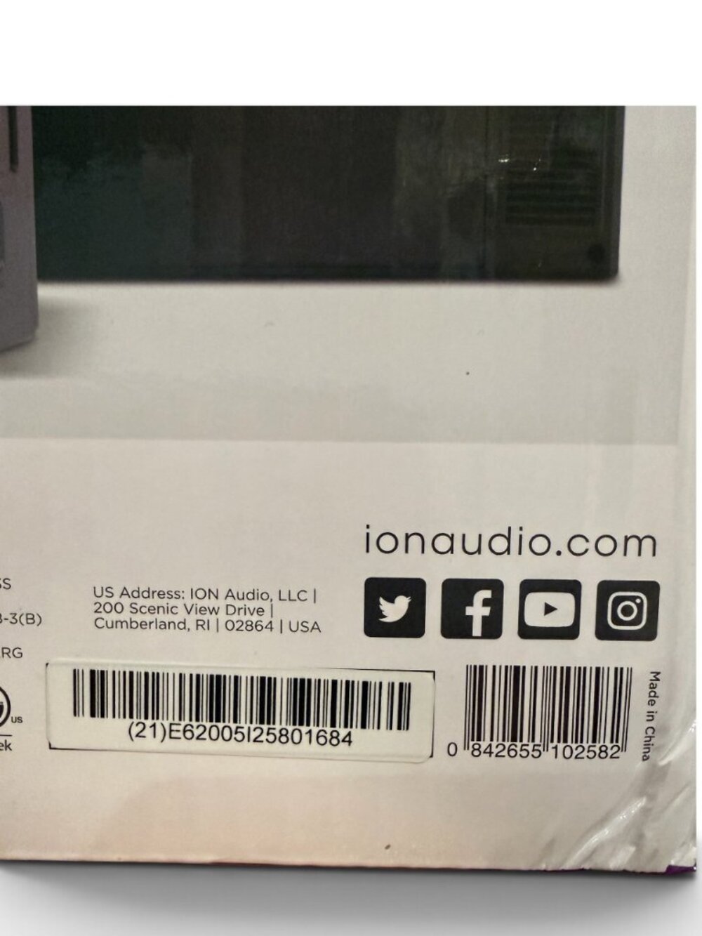 ION Retro Rocker Portable Retro-Style Compact Boombox - NEW - Picture 4 of 6